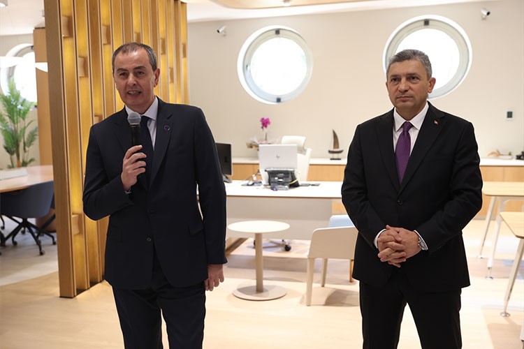 İş Bankası Akdeniz Turizm İhtisas Antalya Şubesi açıldı