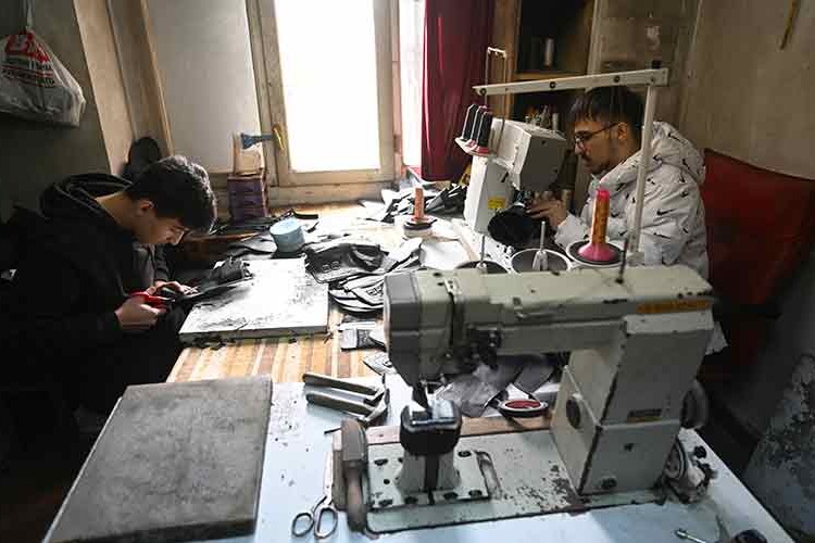 Depremzede kardeşler Ankara'da kurdukları atölyeyle hayata tutundu