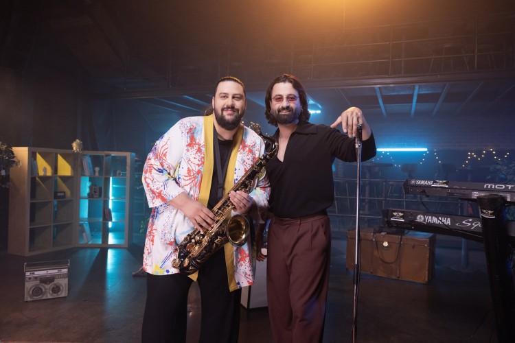 Anıl Şallıel ve arkadaşları projesinin dördüncü konuğu Koray Avcı