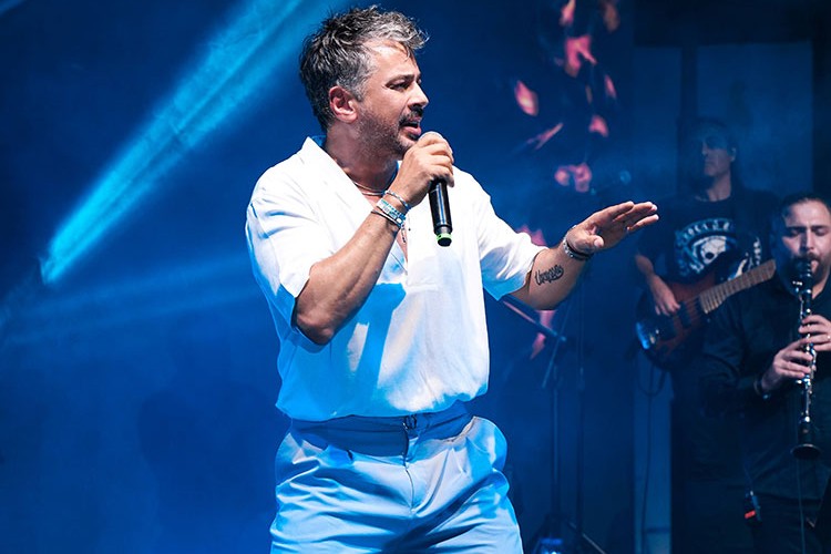 Altın Güvercin Emre Altuğ'la başladı