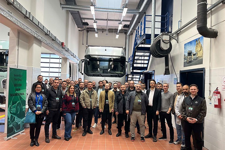 Yeni Actros L'nin Özelliklerini Eğitimlerle Daha Yakından Tanıyor