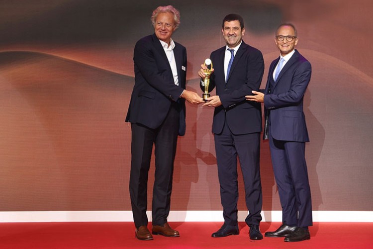 Emil Güzeliş'e Uluslararası Ödül