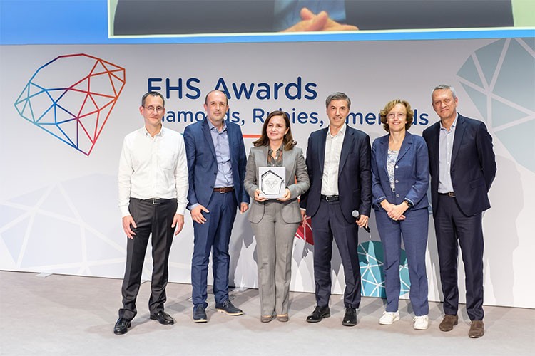 Başarılarını iki ödülle taçlandırdı