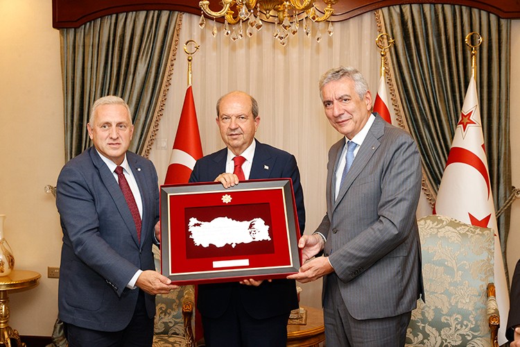 KKTC Cumhurbaşkanı Tatar, İSO Başkanı Bahçıvan'ı kabul etti