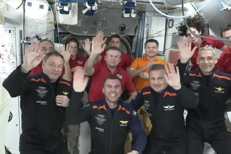 İlk Türk astronot Gezeravcı'nın da yer aldığı Ax-3 ekibi Uluslararası Uzay İstasyonu'nda