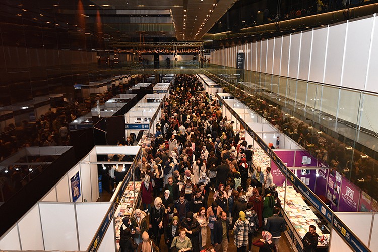 Konya Kitap Günleri'ne gençlerden büyük katılım