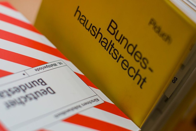 Alman hükümeti ek bütçe taslağını kabul etti