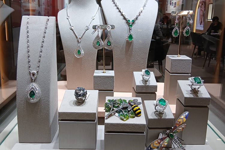 Ariş Pırlanta mücevher fuarının ilgi odağı oldu