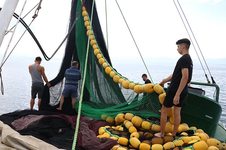 Dededen toruna 150 yıldır balıkçılıkla geçiniyor