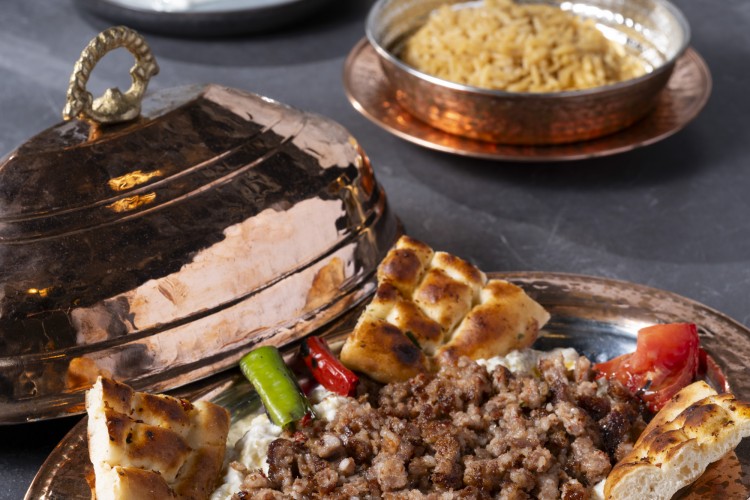 GELENEKSEL LEZZETLERLE İFTAR SOFRALARI HALİÇ'TE KURULUYOR