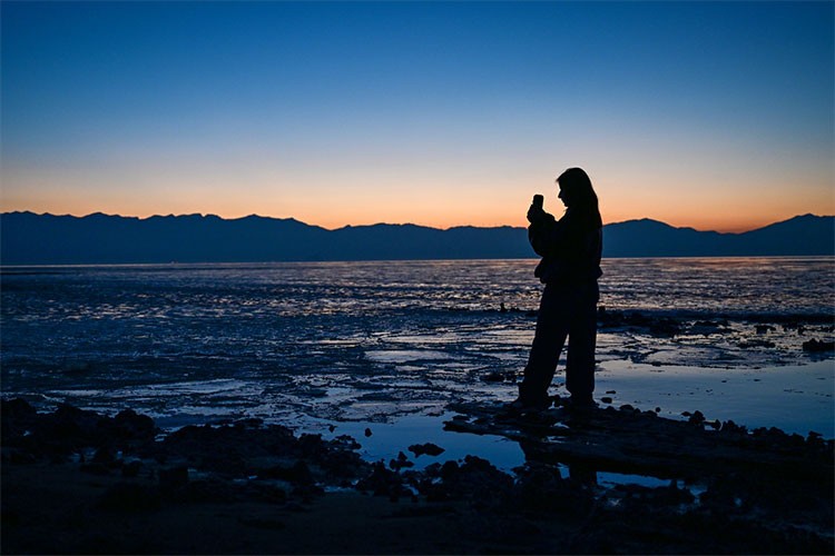 Van Gölü'nün yüzeyi buz parçacıklarıyla kaplandı
