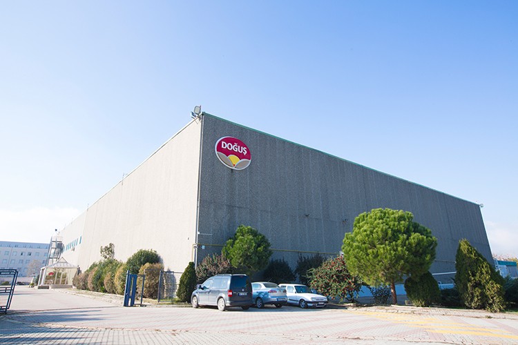 Yılda 70 bin çiftçi ile çalışıyor