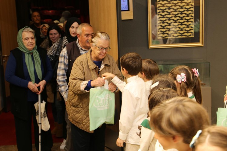 Öğrencilerden Huzurevi Sakinlerine Duygu Dolu Konser