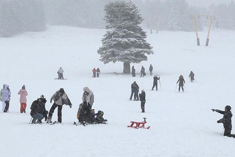 Uludağ'da kar kalınlığı 10 santimetreyi geçti