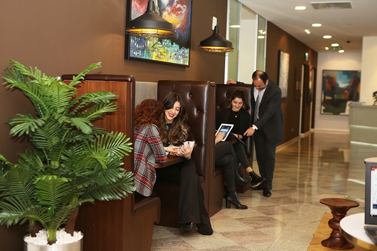 Hazır ofiste parlak dönem