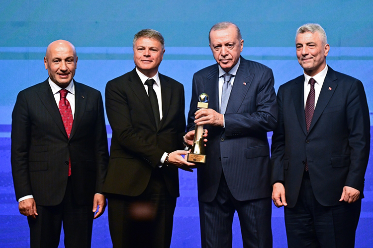 İhracatın şampiyonları ödüllerini aldı