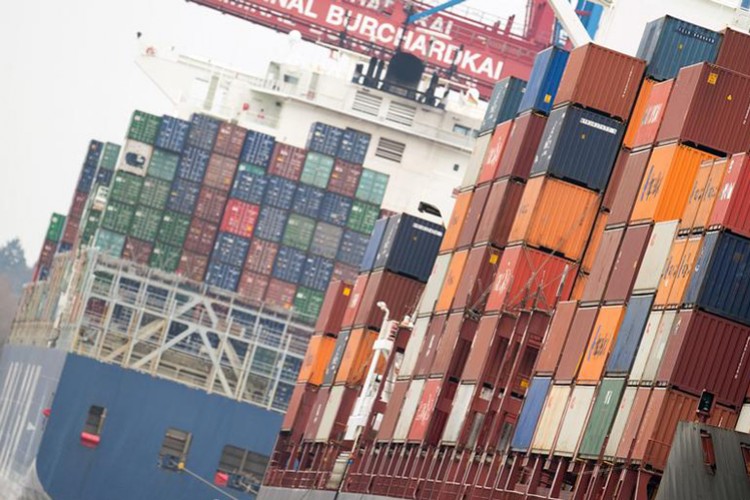 Almanya ilk çeyrekte daraldı