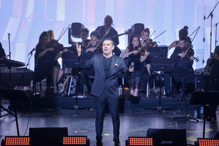 Ferhat Göçer'den Harbiye Açık Hava'da Büyüleyici Senfonik Gece