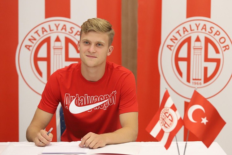 Antalyaspor'dan Fener'e Jakup çalımı