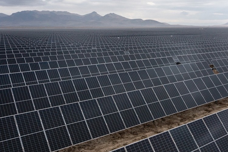 Nisan'da güneş ve rüzgardan elektrik üretiminde rekor kırıldı