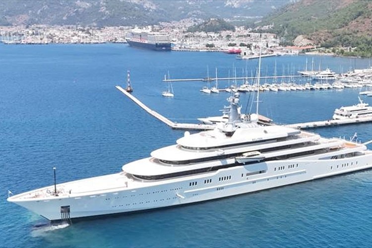 Abramoviç'in yatı "Eclipse" Marmaris'ten ayrıldı