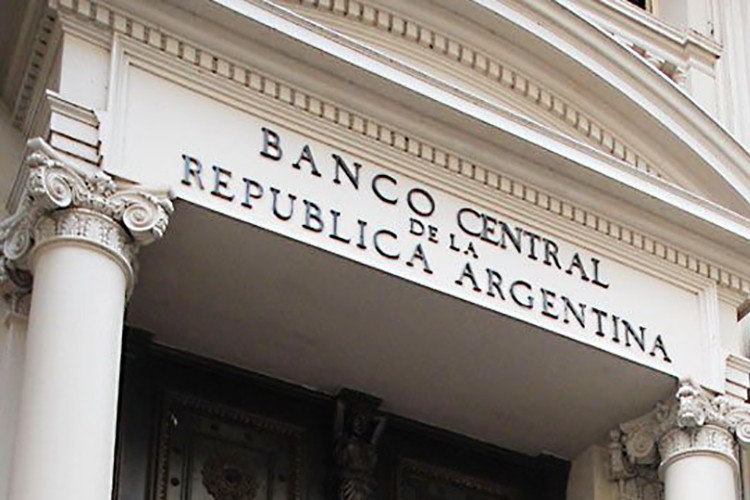 Arjantin faiz oranını 1000 baz puan artırdı