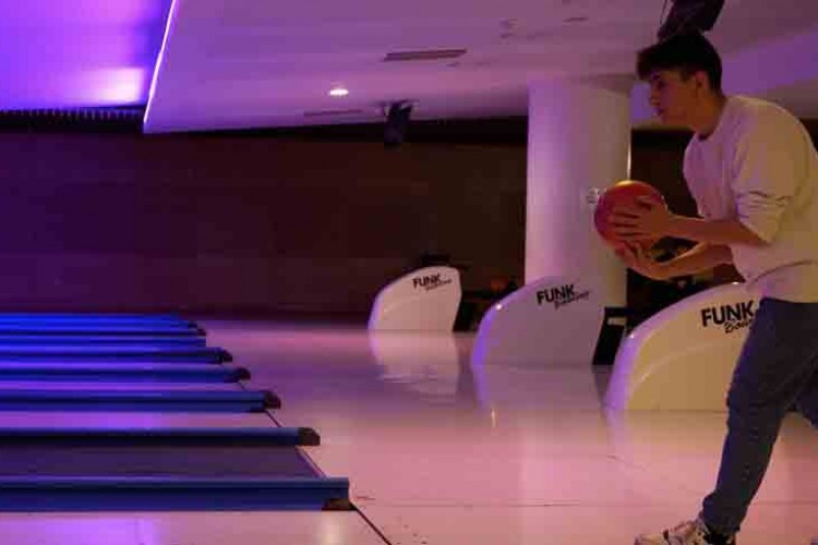 Tuzla'da Liseler Arası Bowling Turnuvası düzenlendi