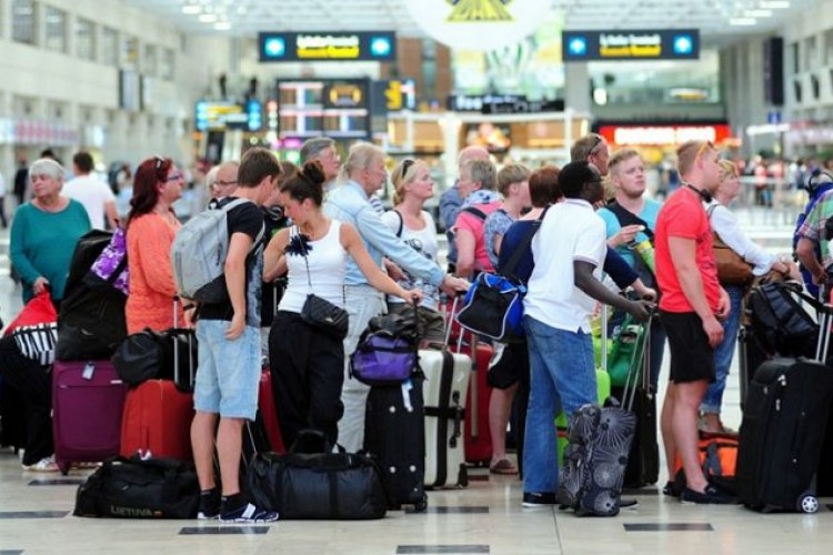 Havalimanlarını 123,7 milyondan fazla turist kullandı