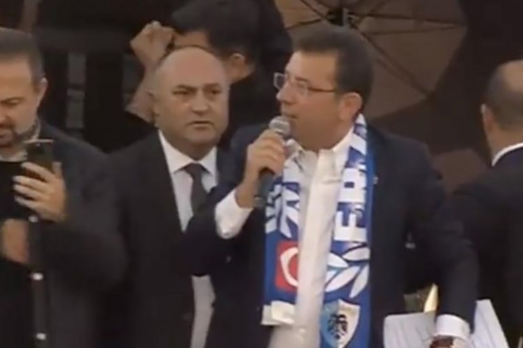 "İmamoğlu'na taşlı saldırı, miting yarıda kaldı"