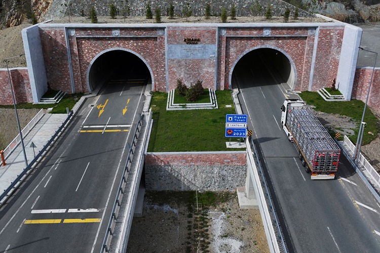 Yeni Zigana Tüneli'nden 2 yılda 3 milyon 490 bin araç geçti