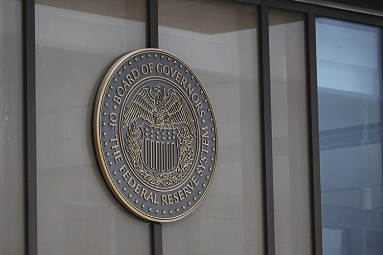 Fed'e faiz artırımını durdurma çağrısı