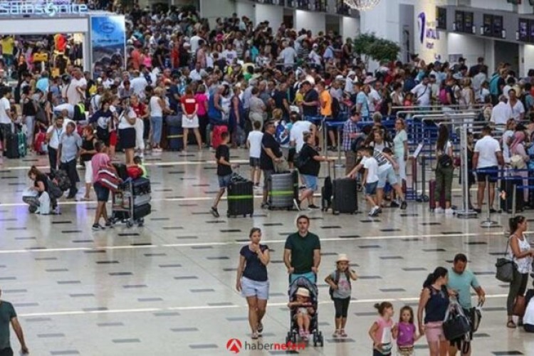 Türkiye'de hava yoluyla 11 ayda 200 milyon yolcu geldi