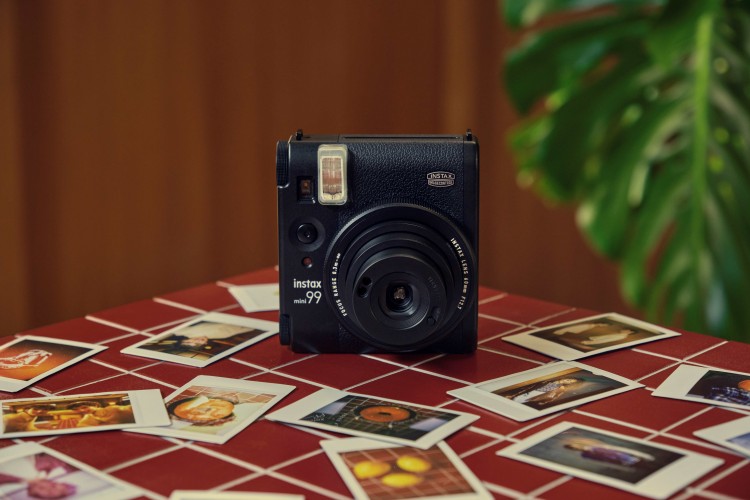 FUJIFILM INSTAX'ın fotoğraf çekim kalitesini odağına alan yeni modeli: INSTAX MINI 99