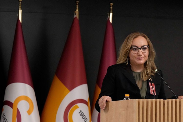 Galatasaray'da kadın futbolunun görünmez bırakılmasını eleştiri