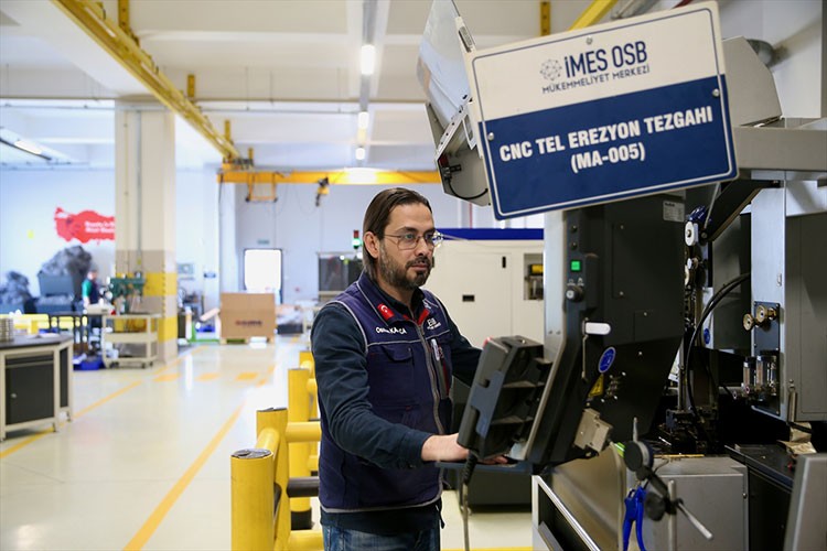 Firmaların ihtiyaç duyduğu mühendisleri sektöre kazandırıyor