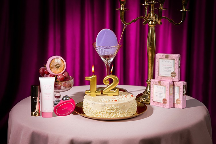 FOREO'nun 12 Yıllık Sırrı: Dünyayı Ele Geçiren Işıltı