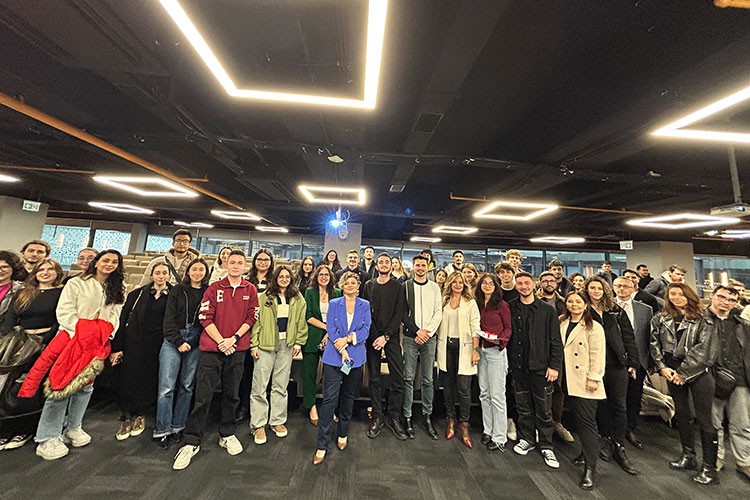 AgeSA, gençleri IT liderliğine Hazırlıyor