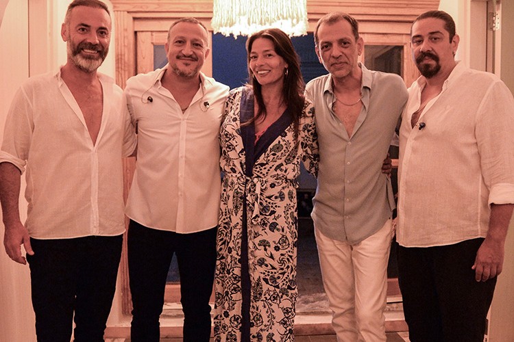 Kuliste neşeli sohbet