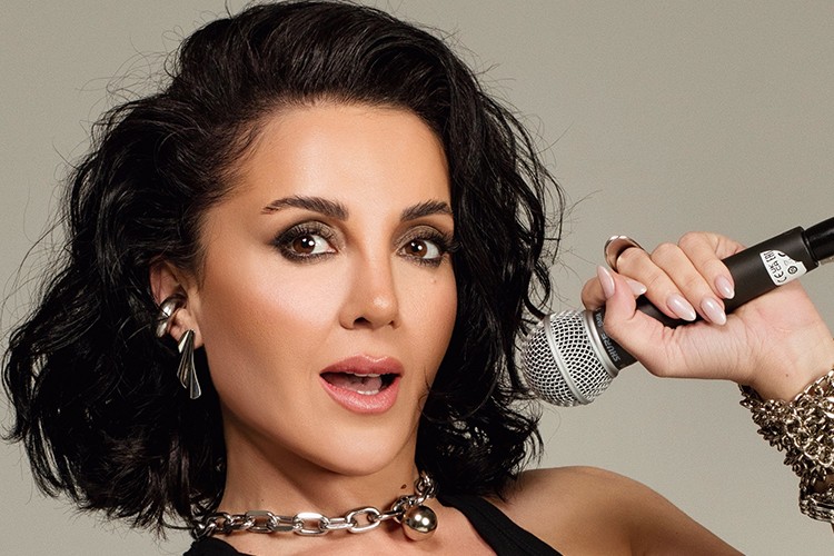 Ayla Balyemez'den neşe dolu bi yaz şarkısı: De Get Out