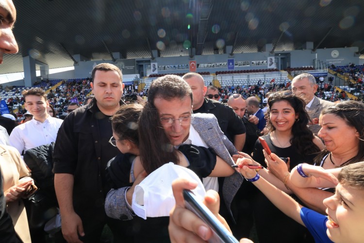 İBB Başkanı atölyeler mezuniyet törenine katıldı