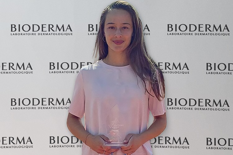 Tenisin ışıldayan yıldızı Zeynep Sönmez'e sponsor oldu