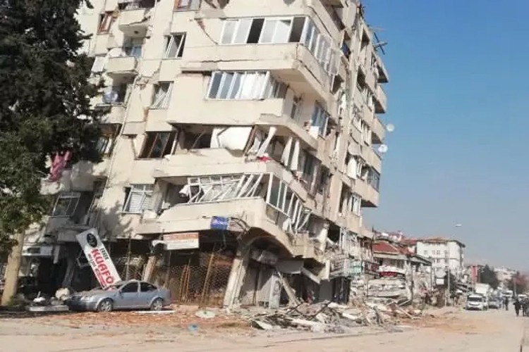 Deprem bölgesinde bazı taşınmazların 3 aylık kira alacaklarından vazgeçildi