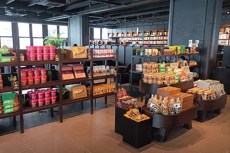 Vapur İskelelerinde Konuklarıyla Buluşuyor