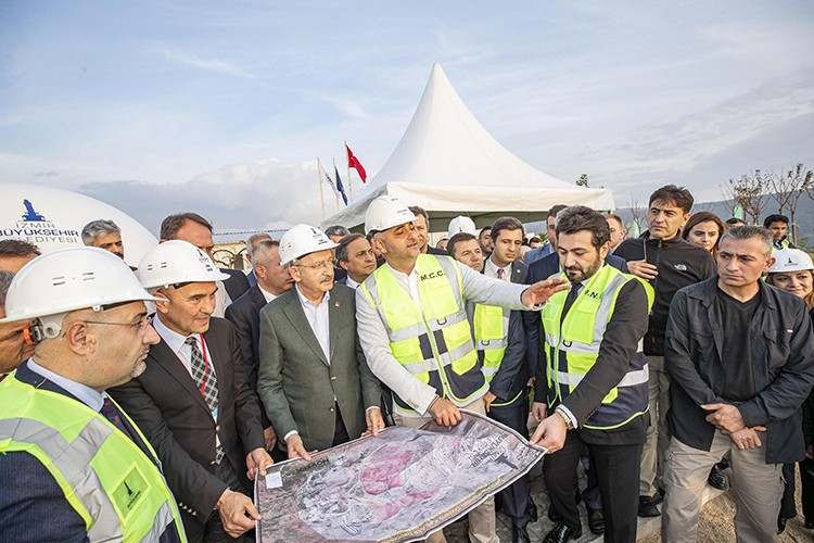 İzmir'de tarihi açılış