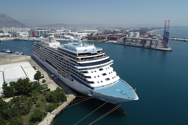 Antalya'ya bu yıl "yüzen oteller" ile 40 bin yolcu bekleniyor