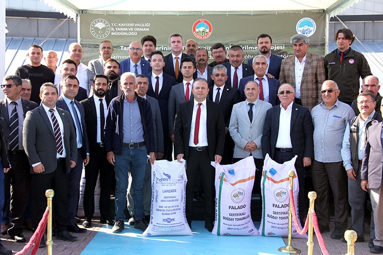 Kayseri'de çiftçilere 1260 ton arpa ve buğday tohumu dağıtıldı