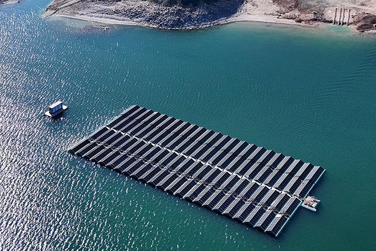 Lisans Yönetmeliğinde yüzer GES'lerin tanımı güncellendi