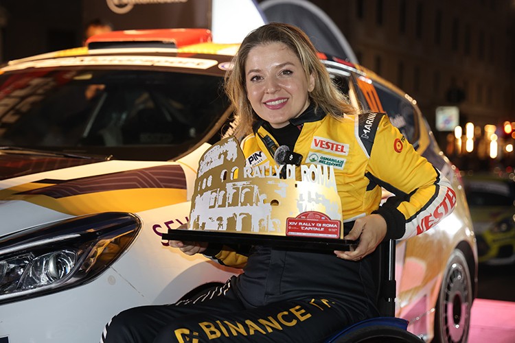 Kübra Denizci Keskin, Rally di Roma Capitale'de sınıfının bBirincisi oldu