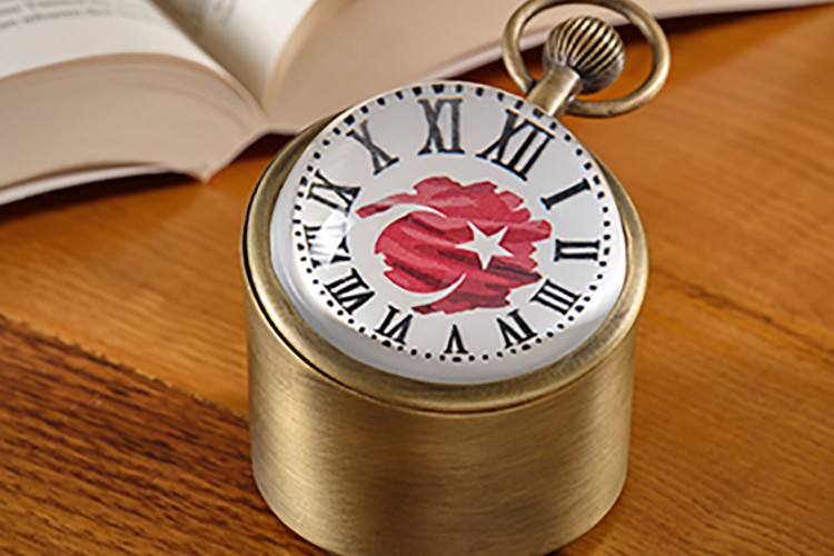 Gururla Koleksiyonu'ndan Minnet Saati Kutu