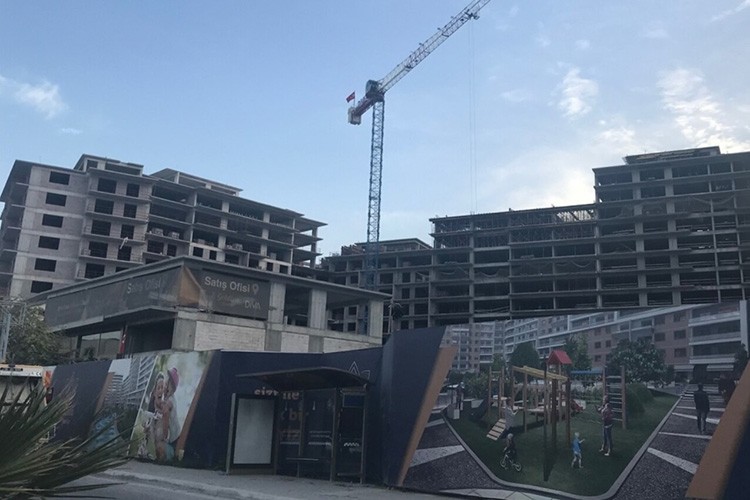 Konut satışları düştü ama piyasa hareketli